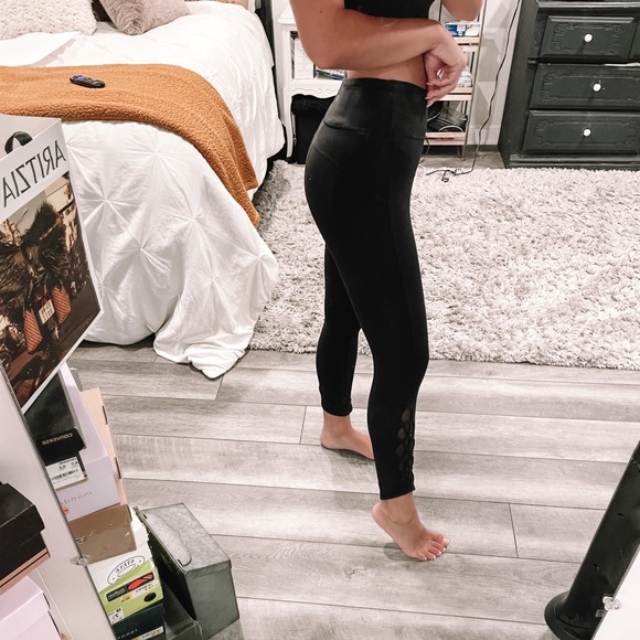 Lululemon Black Tye Mesh Leggings!! - Picture 3 of 11